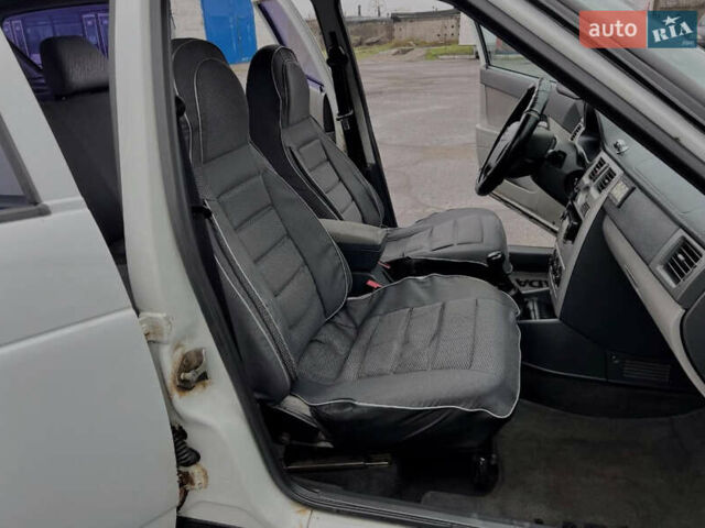 Белый ВАЗ 2171 Priora, объемом двигателя 1.6 л и пробегом 280 тыс. км за 2200 $, фото 9 на Automoto.ua