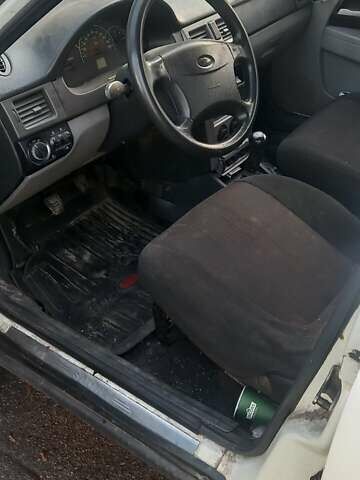 Білий ВАЗ 2171 Priora, об'ємом двигуна 1.6 л та пробігом 304 тис. км за 1000 $, фото 5 на Automoto.ua