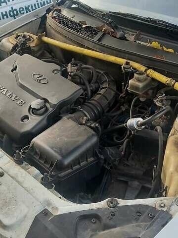 Білий ВАЗ 2171 Priora, об'ємом двигуна 1.6 л та пробігом 304 тис. км за 1000 $, фото 2 на Automoto.ua