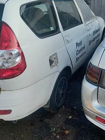 Білий ВАЗ 2171 Priora, об'ємом двигуна 1.6 л та пробігом 304 тис. км за 1000 $, фото 3 на Automoto.ua