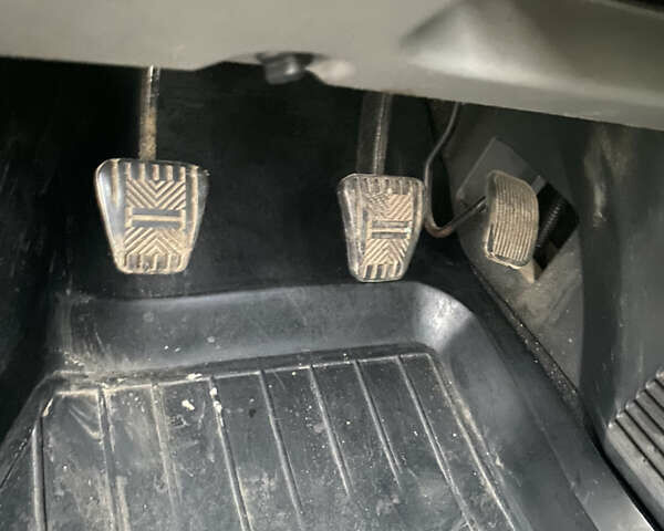 Белый ВАЗ 2171 Priora, объемом двигателя 1.6 л и пробегом 155 тыс. км за 3500 $, фото 7 на Automoto.ua