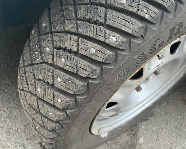 Белый ВАЗ 2171 Priora, объемом двигателя 1.6 л и пробегом 155 тыс. км за 3500 $, фото 3 на Automoto.ua