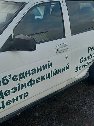 Білий ВАЗ 2171 Priora, об'ємом двигуна 1.6 л та пробігом 304 тис. км за 1000 $, фото 7 на Automoto.ua