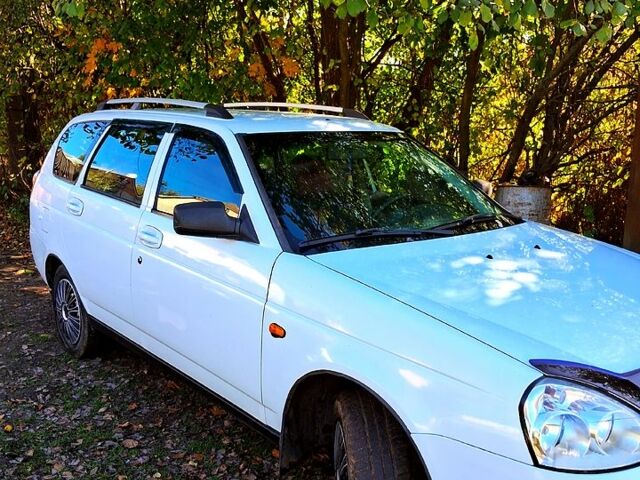 Белый ВАЗ 2171 Priora, объемом двигателя 1.6 л и пробегом 193 тыс. км за 3000 $, фото 1 на Automoto.ua