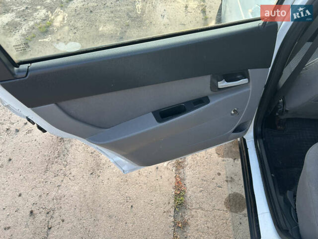 Белый ВАЗ 2171 Priora, объемом двигателя 1.6 л и пробегом 200 тыс. км за 2800 $, фото 15 на Automoto.ua