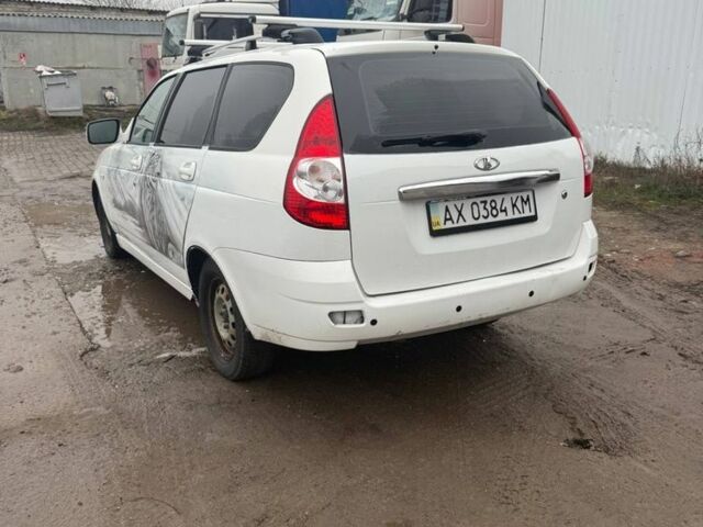 Белый ВАЗ 2171 Priora, объемом двигателя 1.6 л и пробегом 220 тыс. км за 1950 $, фото 1 на Automoto.ua