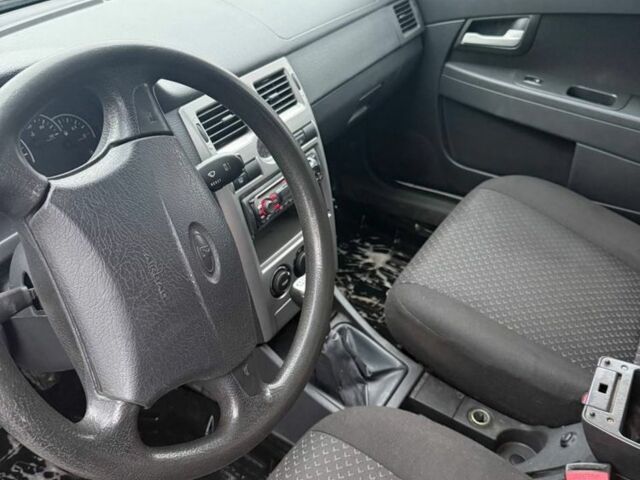 Белый ВАЗ 2171 Priora, объемом двигателя 1.6 л и пробегом 220 тыс. км за 1950 $, фото 3 на Automoto.ua