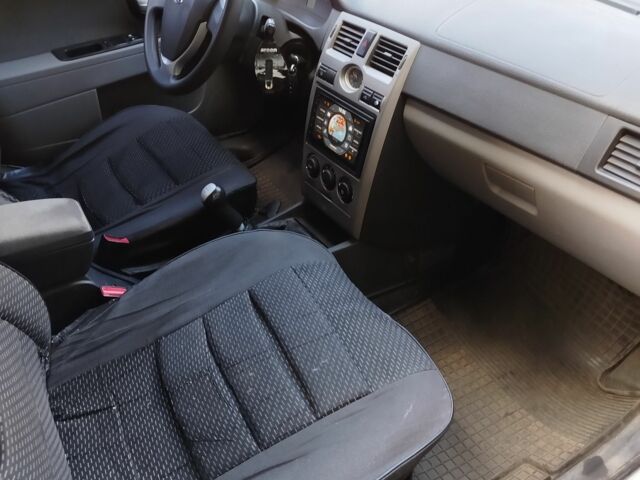 Білий ВАЗ 2171 Priora, об'ємом двигуна 1.6 л та пробігом 195 тис. км за 3700 $, фото 5 на Automoto.ua