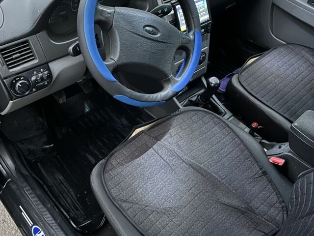 Черный ВАЗ 2171 Priora, объемом двигателя 1.6 л и пробегом 200 тыс. км за 2350 $, фото 6 на Automoto.ua