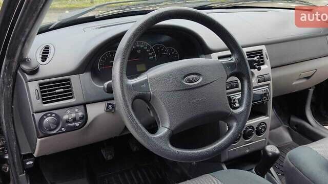 Черный ВАЗ 2171 Priora, объемом двигателя 1.6 л и пробегом 153 тыс. км за 2150 $, фото 7 на Automoto.ua