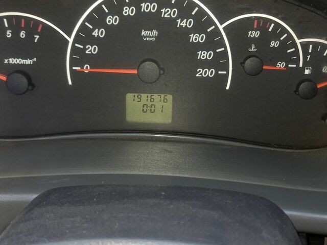 Красный ВАЗ 2171 Priora, объемом двигателя 1.6 л и пробегом 191 тыс. км за 1900 $, фото 3 на Automoto.ua