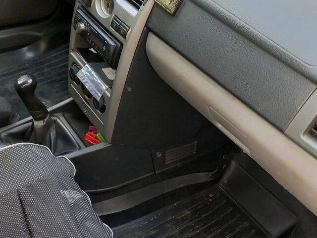 Красный ВАЗ 2171 Priora, объемом двигателя 1.6 л и пробегом 191 тыс. км за 1900 $, фото 10 на Automoto.ua