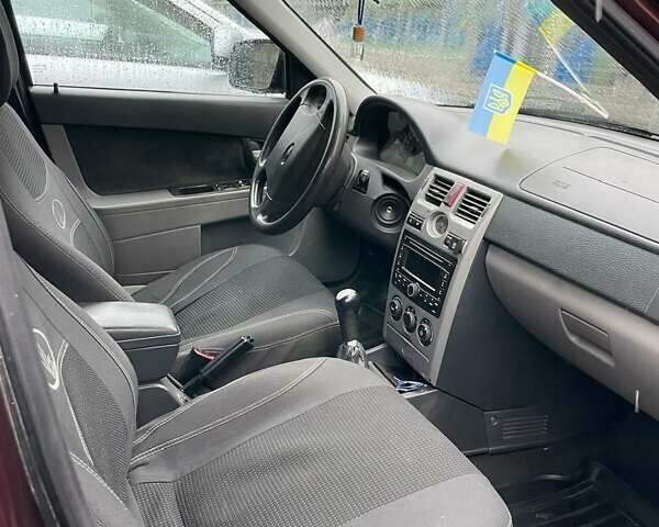 Красный ВАЗ 2171 Priora, объемом двигателя 1.6 л и пробегом 145 тыс. км за 2999 $, фото 9 на Automoto.ua