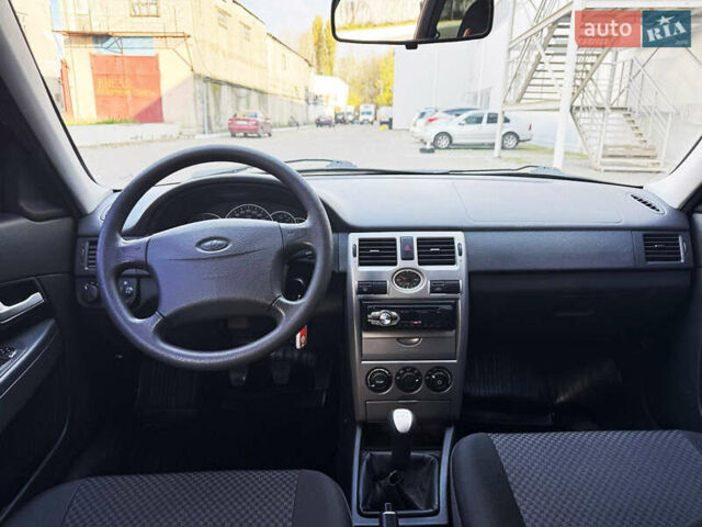 Красный ВАЗ 2171 Priora, объемом двигателя 1.6 л и пробегом 53 тыс. км за 4300 $, фото 7 на Automoto.ua