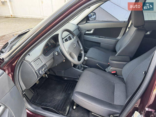 Красный ВАЗ 2171 Priora, объемом двигателя 1.6 л и пробегом 53 тыс. км за 4300 $, фото 8 на Automoto.ua