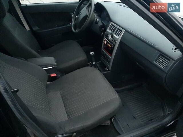 ВАЗ 2171 Priora, объемом двигателя 1.6 л и пробегом 100 тыс. км за 3700 $, фото 3 на Automoto.ua