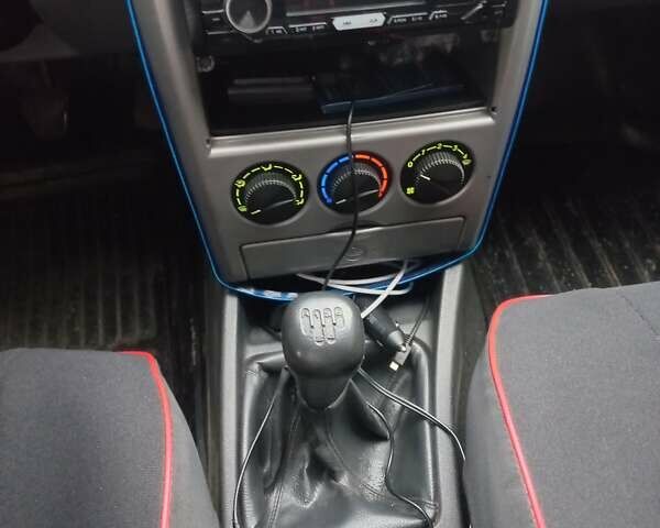 Серый ВАЗ 2171 Priora, объемом двигателя 1.6 л и пробегом 161 тыс. км за 3200 $, фото 4 на Automoto.ua