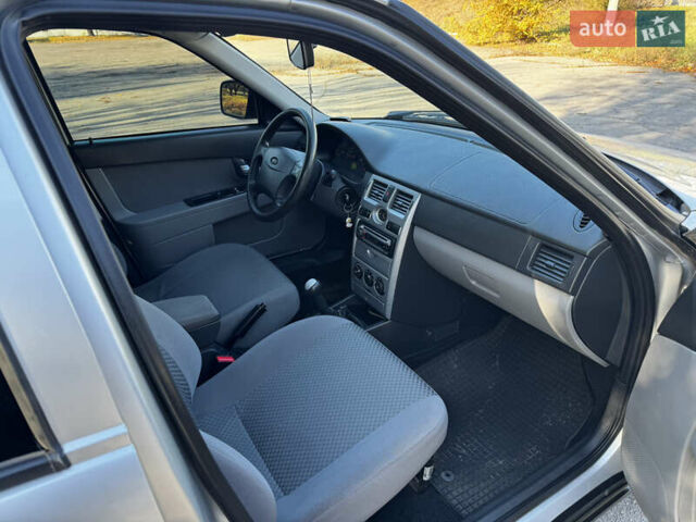 Серый ВАЗ 2171 Priora, объемом двигателя 1.6 л и пробегом 76 тыс. км за 3700 $, фото 9 на Automoto.ua