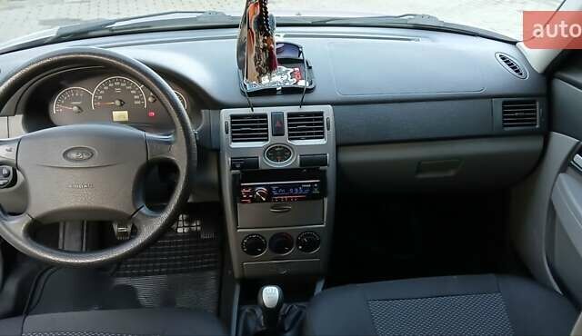 Серый ВАЗ 2171 Priora, объемом двигателя 0 л и пробегом 33 тыс. км за 3999 $, фото 3 на Automoto.ua