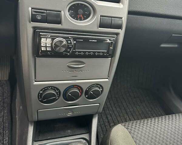 Серый ВАЗ 2171 Priora, объемом двигателя 1.6 л и пробегом 105 тыс. км за 3000 $, фото 2 на Automoto.ua