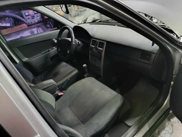 Серый ВАЗ 2171 Priora, объемом двигателя 1.6 л и пробегом 207 тыс. км за 2850 $, фото 9 на Automoto.ua