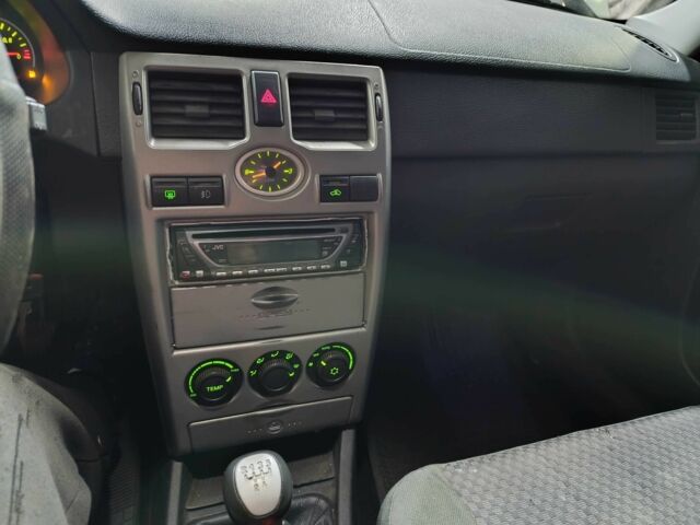 Серый ВАЗ 2171 Priora, объемом двигателя 1.6 л и пробегом 207 тыс. км за 2850 $, фото 8 на Automoto.ua