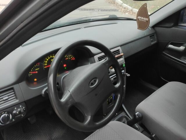 Серый ВАЗ 2171 Priora, объемом двигателя 1.6 л и пробегом 265 тыс. км за 2700 $, фото 7 на Automoto.ua