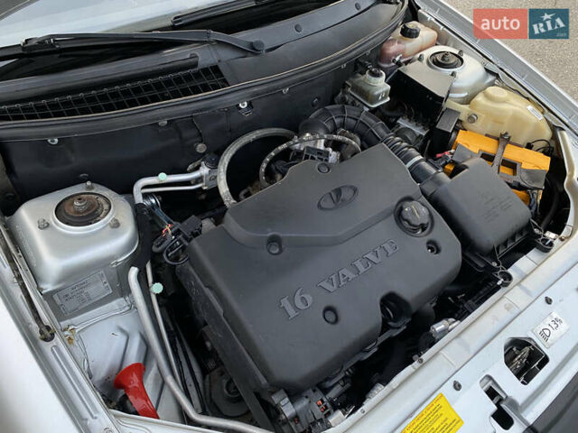 Серый ВАЗ 2171 Priora, объемом двигателя 1.6 л и пробегом 206 тыс. км за 2900 $, фото 10 на Automoto.ua