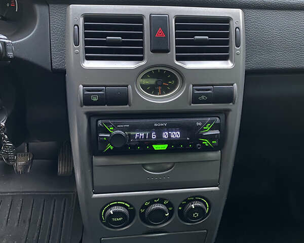 Серый ВАЗ 2171 Priora, объемом двигателя 1.6 л и пробегом 206 тыс. км за 2900 $, фото 15 на Automoto.ua