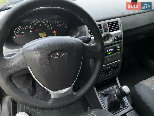 Серый ВАЗ 2171 Priora, объемом двигателя 1.6 л и пробегом 206 тыс. км за 2900 $, фото 13 на Automoto.ua