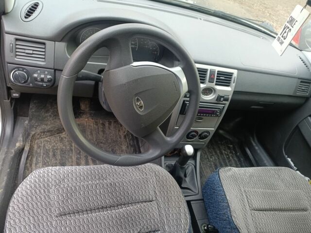 Серый ВАЗ 2171 Priora, объемом двигателя 2 л и пробегом 163 тыс. км за 3500 $, фото 4 на Automoto.ua