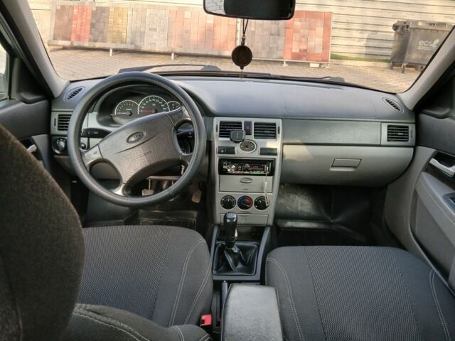 Зеленый ВАЗ 2171 Priora, объемом двигателя 1.6 л и пробегом 187 тыс. км за 3800 $, фото 4 на Automoto.ua