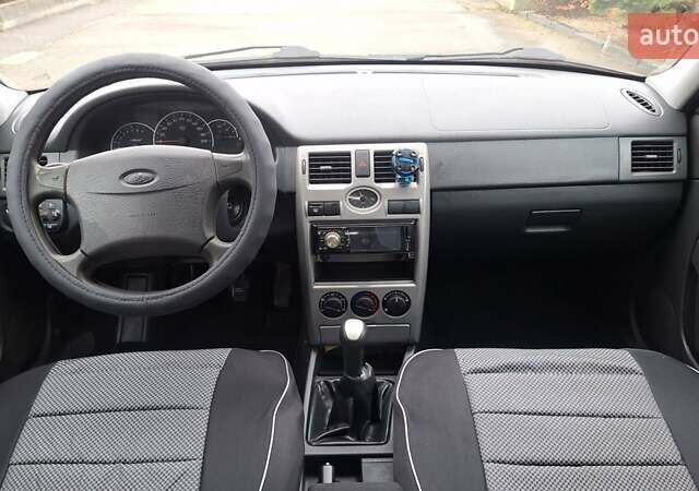 Зеленый ВАЗ 2171 Priora, объемом двигателя 1.6 л и пробегом 83 тыс. км за 3150 $, фото 14 на Automoto.ua