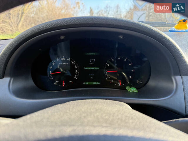 Зеленый ВАЗ 2171 Priora, объемом двигателя 1.6 л и пробегом 275 тыс. км за 2999 $, фото 8 на Automoto.ua