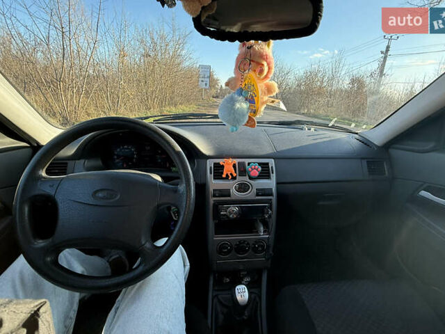 Зеленый ВАЗ 2171 Priora, объемом двигателя 1.6 л и пробегом 275 тыс. км за 2999 $, фото 7 на Automoto.ua