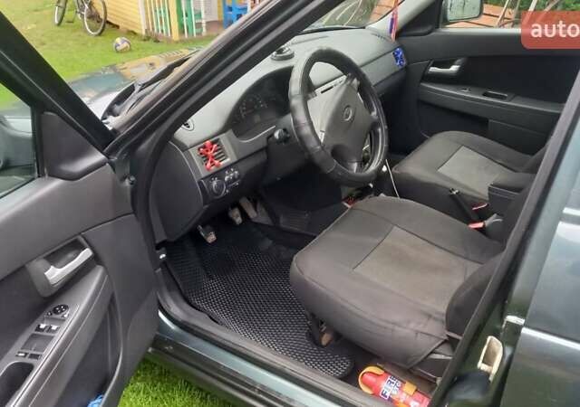 Зеленый ВАЗ 2171 Priora, объемом двигателя 1.6 л и пробегом 125 тыс. км за 2999 $, фото 4 на Automoto.ua