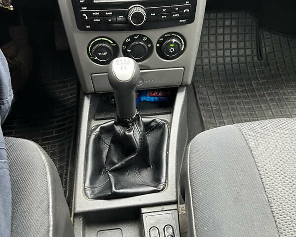 Зеленый ВАЗ 2171 Priora, объемом двигателя 1.6 л и пробегом 193 тыс. км за 2800 $, фото 5 на Automoto.ua