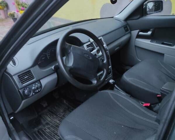 Зеленый ВАЗ 2171 Priora, объемом двигателя 1.6 л и пробегом 300 тыс. км за 2700 $, фото 1 на Automoto.ua