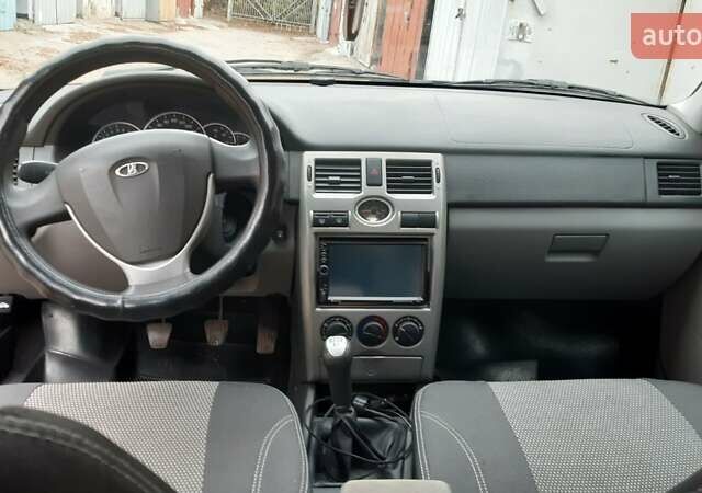 Зелений ВАЗ 2171 Priora, об'ємом двигуна 1.6 л та пробігом 150 тис. км за 3000 $, фото 2 на Automoto.ua