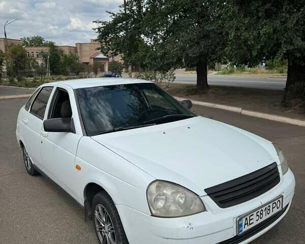 Белый ВАЗ 2172 Priora, объемом двигателя 1.6 л и пробегом 171 тыс. км за 2000 $, фото 6 на Automoto.ua