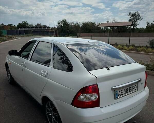 Белый ВАЗ 2172 Priora, объемом двигателя 1.6 л и пробегом 171 тыс. км за 2000 $, фото 3 на Automoto.ua