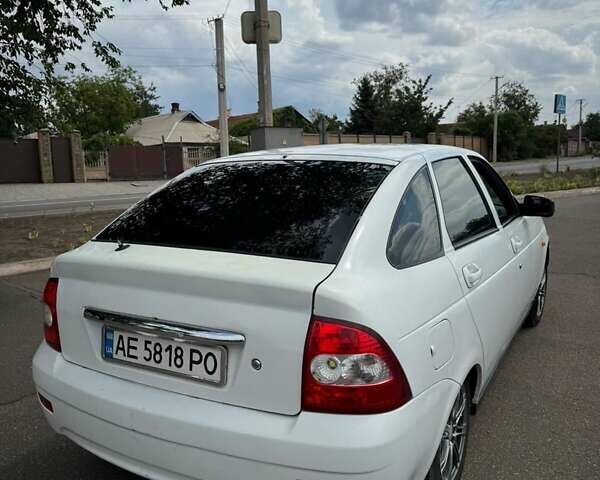 Белый ВАЗ 2172 Priora, объемом двигателя 1.6 л и пробегом 171 тыс. км за 2000 $, фото 2 на Automoto.ua