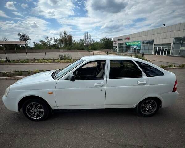 Белый ВАЗ 2172 Priora, объемом двигателя 1.6 л и пробегом 171 тыс. км за 2000 $, фото 8 на Automoto.ua