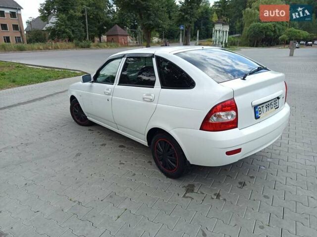 Білий ВАЗ 2172 Priora, об'ємом двигуна 1.6 л та пробігом 279 тис. км за 2100 $, фото 6 на Automoto.ua