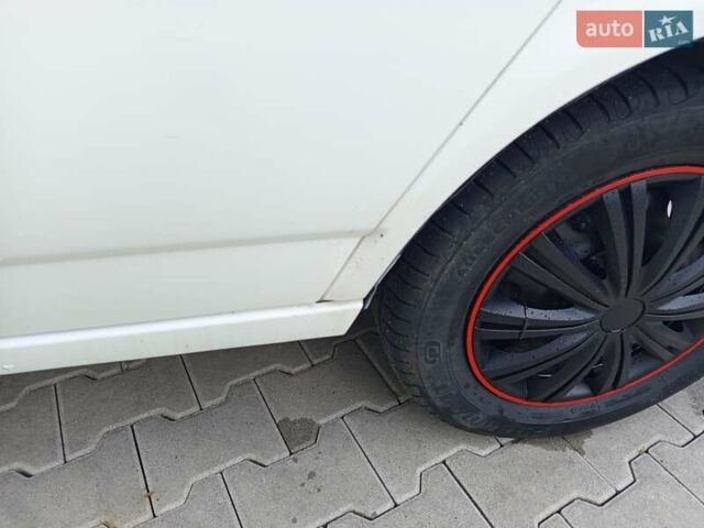 Білий ВАЗ 2172 Priora, об'ємом двигуна 1.6 л та пробігом 279 тис. км за 2100 $, фото 11 на Automoto.ua