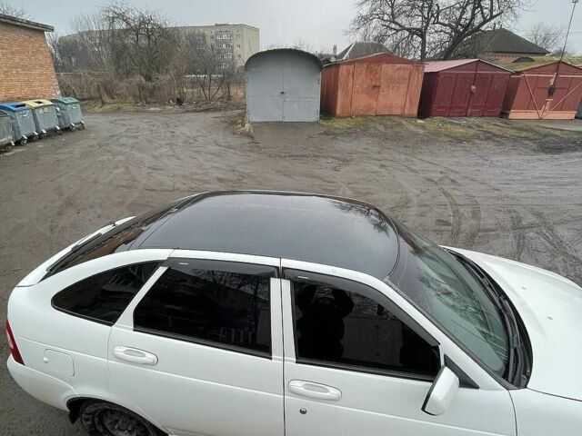 Білий ВАЗ 2172 Priora, об'ємом двигуна 1.6 л та пробігом 242 тис. км за 2500 $, фото 1 на Automoto.ua