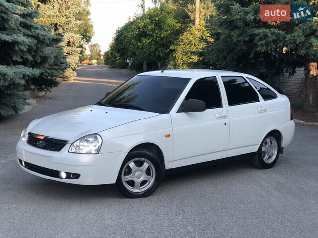 Белый ВАЗ 2172 Priora, объемом двигателя 1.6 л и пробегом 160 тыс. км за 4150 $, фото 3 на Automoto.ua