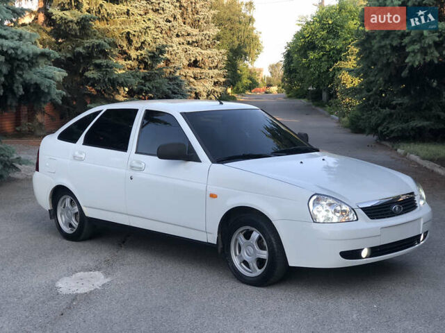 Белый ВАЗ 2172 Priora, объемом двигателя 1.6 л и пробегом 160 тыс. км за 4150 $, фото 9 на Automoto.ua