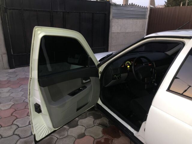 Білий ВАЗ 2172 Priora, об'ємом двигуна 1.6 л та пробігом 160 тис. км за 4500 $, фото 8 на Automoto.ua