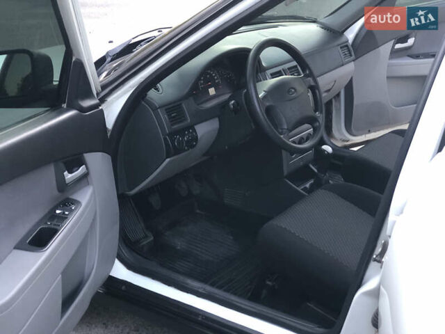 Белый ВАЗ 2172 Priora, объемом двигателя 1.6 л и пробегом 160 тыс. км за 4150 $, фото 34 на Automoto.ua